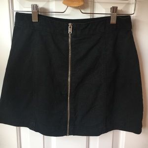 Black textured skirt with zipper